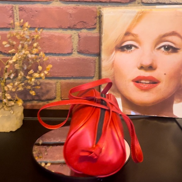 🔥VINTAGE 🔥DIOR🔥RED 🔥LEATHER 🔥CROSSBODY 🔥AUTHENTIC 🔥 - Picture 8 of 17